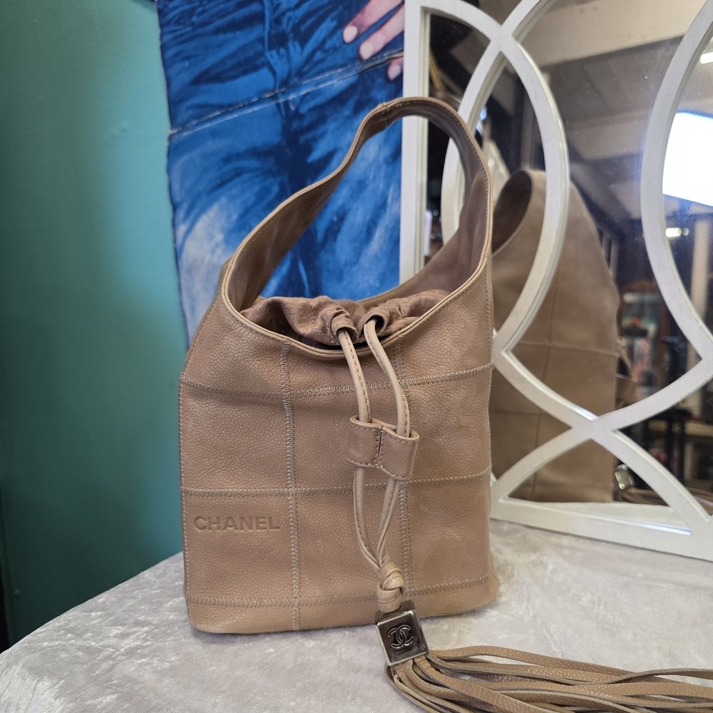 Authentic CHANEL CC Vintage Hangbag Leather Beige Tan Bucket Bag Top Handle - Picture 11 of 16